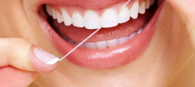 Fio dental: um hábito que não devemos abrir mão