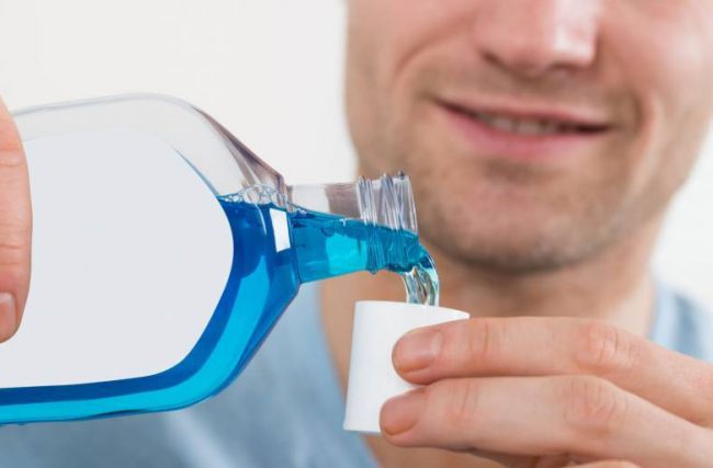 Enxaguantes bucais: use com moderação